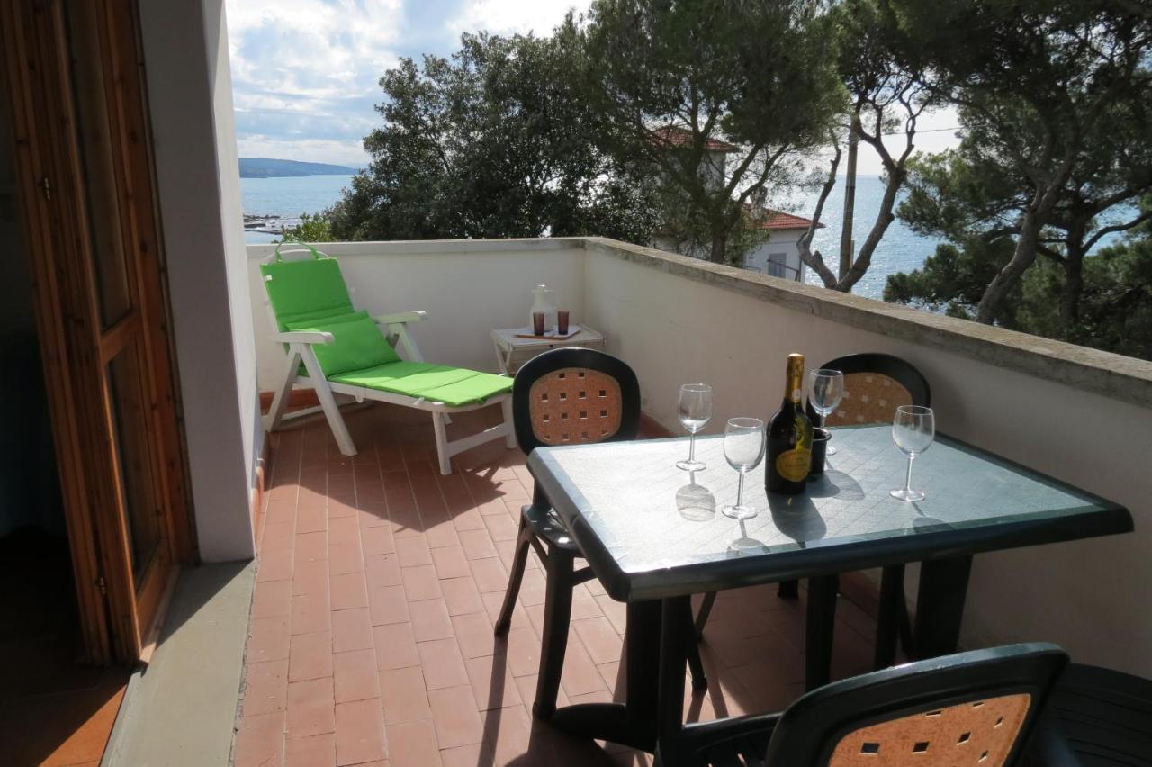 Bellavista Beachfront Apartments Quercianella Bagian luar foto