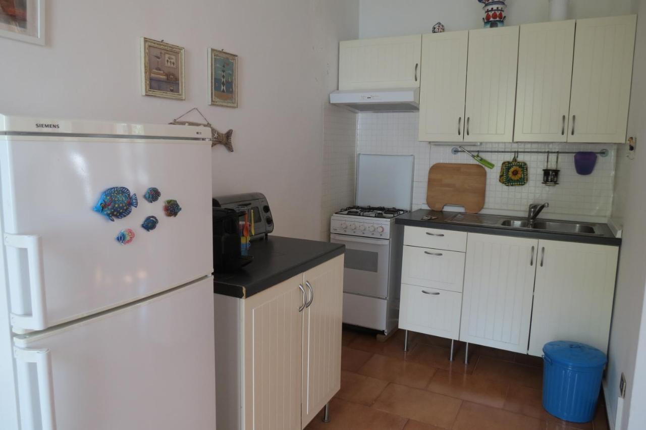 Bellavista Beachfront Apartments Quercianella Bagian luar foto