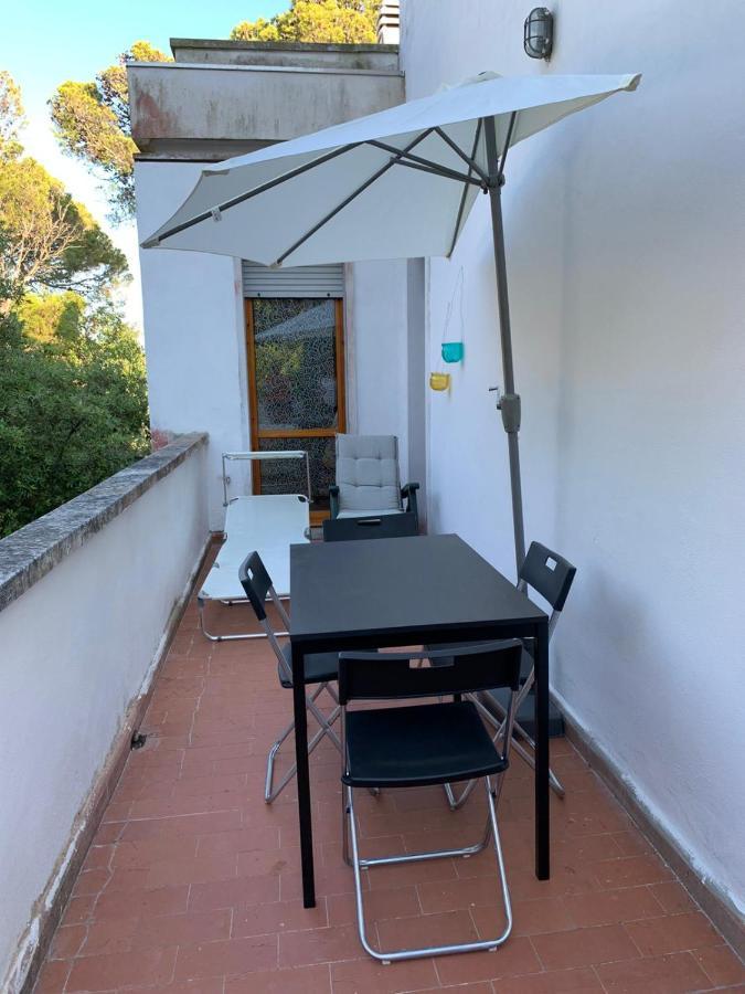Bellavista Beachfront Apartments Quercianella Bagian luar foto
