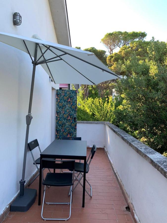 Bellavista Beachfront Apartments Quercianella Bagian luar foto